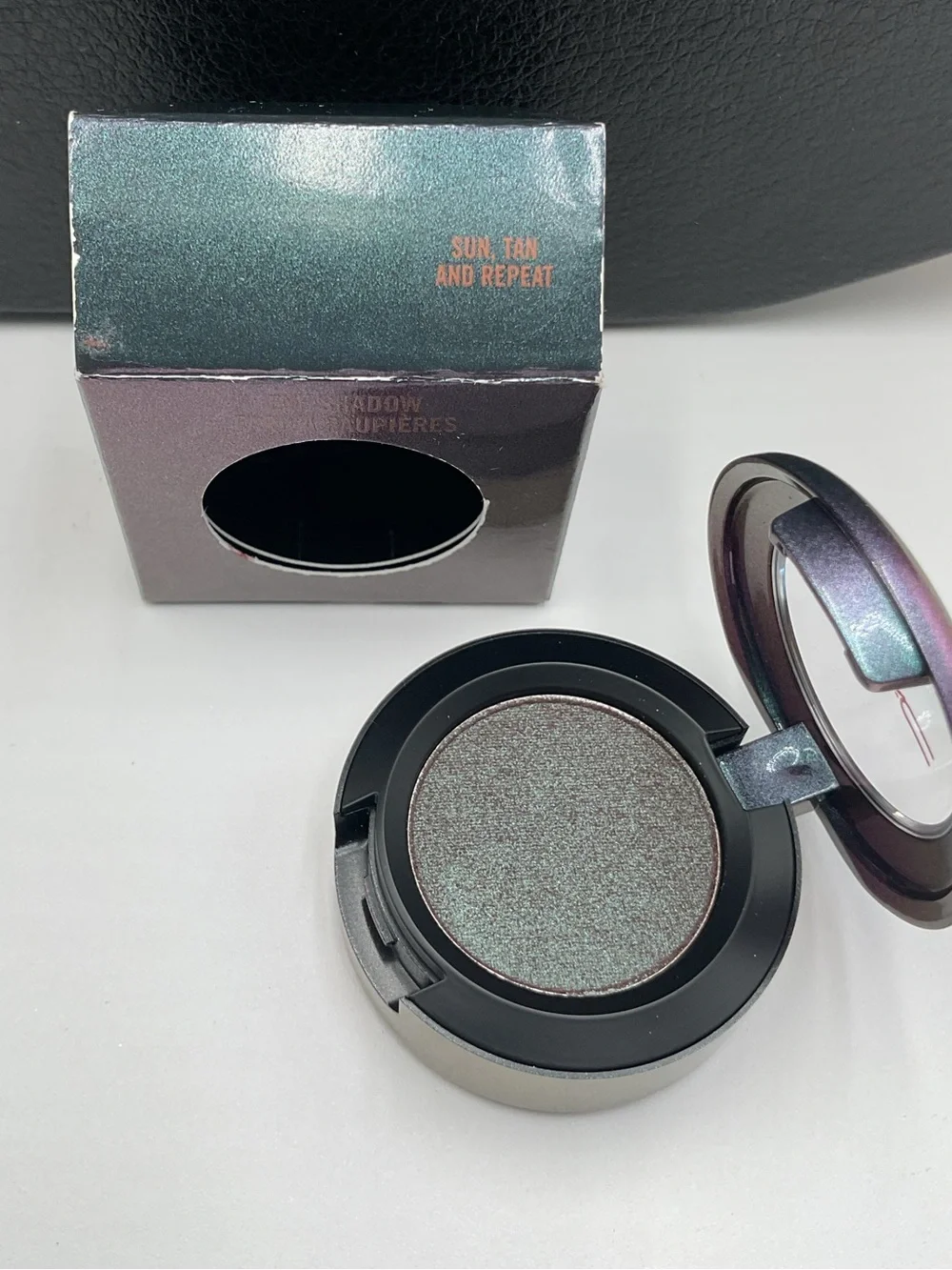 MAC Cosmetics Veluxe Pearl Eyeshadow in Sun, Tan, Repeat - BNIB LE Discontinued